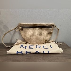 Clare V grande fanny